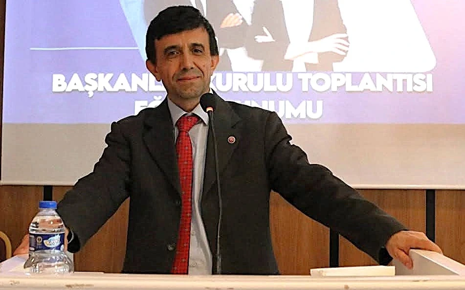 Başkan Özbek: “Sınavlar Geciktikçe Hem Bakanlık Hem Çalışanlar Kaybediyor”