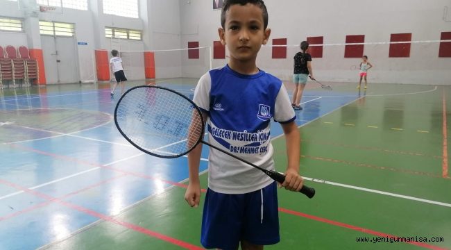 HEDEFİ İYİ BİR BADMİNTONCU OLMAK