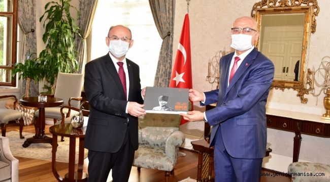 Manisa PTT Başmüdürü Kaçmaz ve Personeli Vali Karadeniz’i Ziyaret Etti