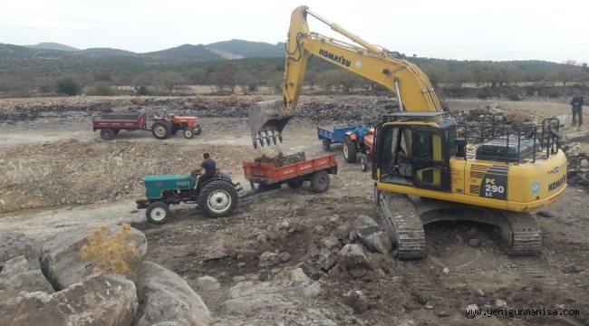 Yunusemre’deki Göletlerin Temizliği Devam Ediyor