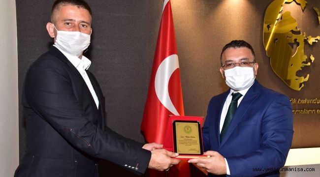 Depremde Görev Alan Daire Başkanlıklarına Teşekkür Plaketi