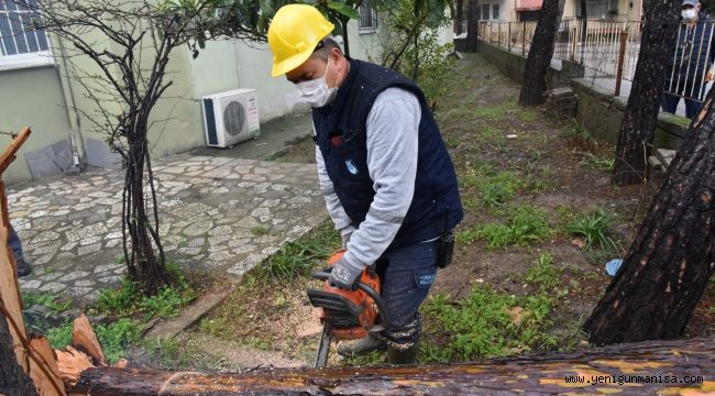 YUNUSEMRE’DE FIRTINA ALARMI