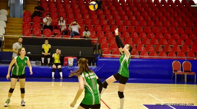 Manisa Büyükşehirli Küçük Kızlar Grubunu Lider Tamamladı