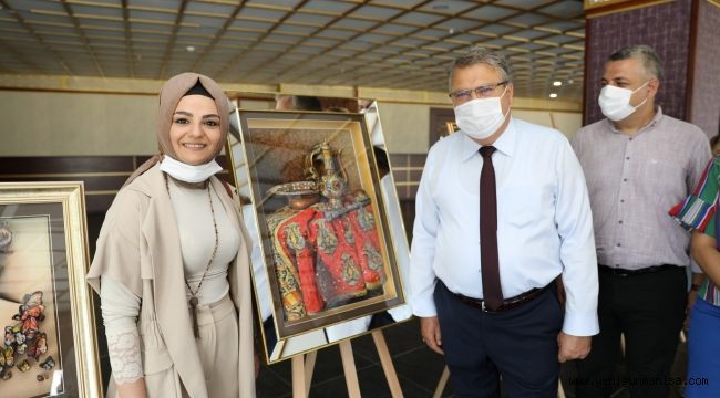 PERVANE GÖNÜLLER SERGİSİ İLE ESERLERİNİ GÖRÜCÜYE ÇIKARDILAR