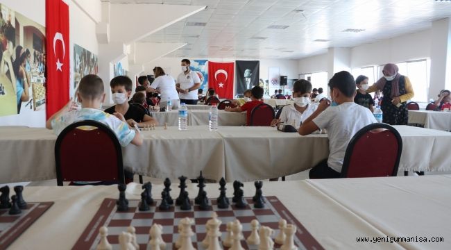  8 Eylül Satranç Turnuvasında Ödüller Sahiplerini Buldu