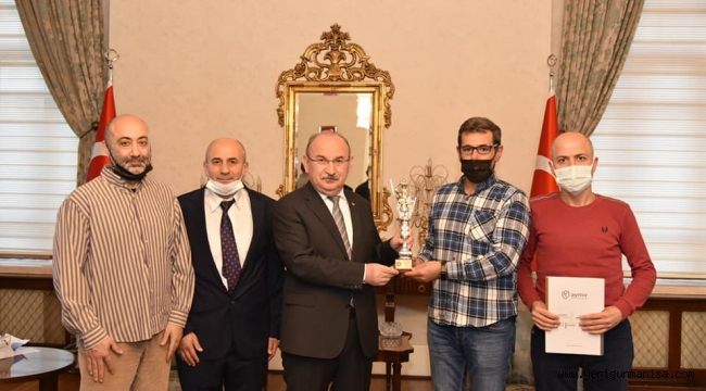 Manisa Sağır Spor Kulübü Derneğinden Vali Karadeniz’e Ziyaret