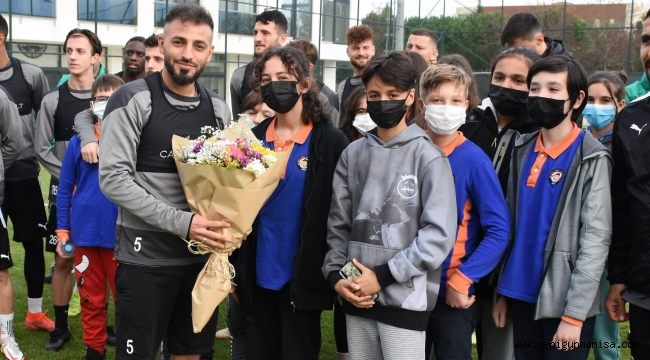 Özel Hedef Koleji  Manisaspor antrenmanını ziyaret etti