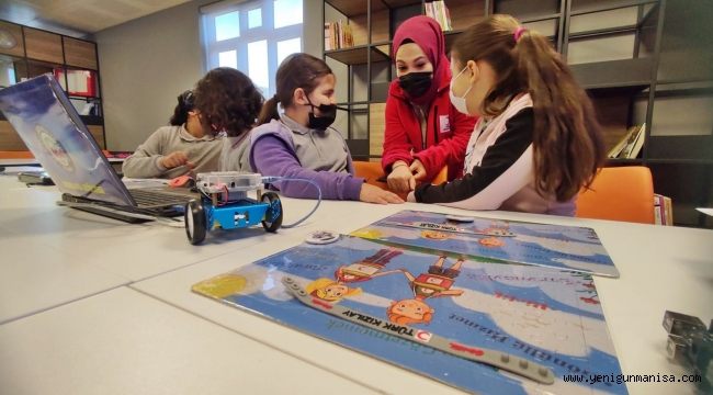 Türk Kızılay Manisa Şubesinden Öğrencilere Robotik Kodlama Eğitimi ve Malzeme Desteği