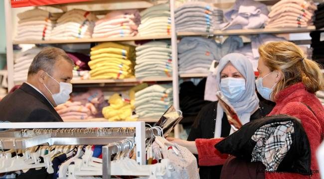 BAŞKAN ÇERÇİ 14 ŞUBAT’TA KARANFİL DAĞITTI