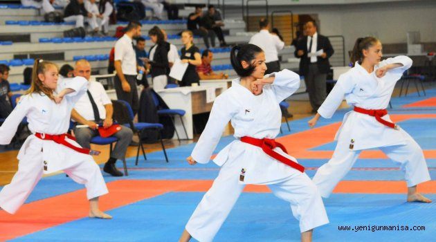 29 EKİM CUMHURİYET KUPASI KARATE TURNUVASI SONA ERDİ
