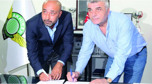 Akhisar Belediyespor’da Tolunay Kafkas İmzaladı