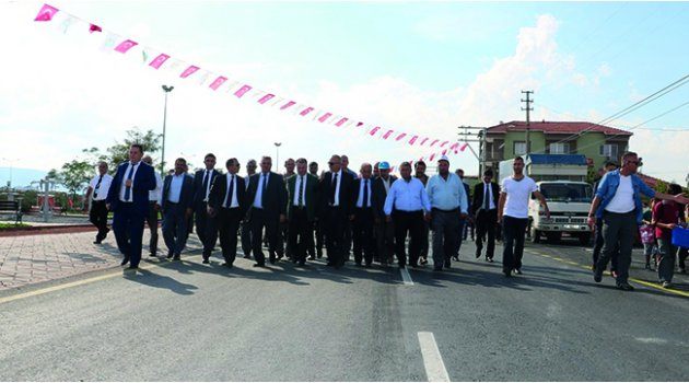 Akhisar’da 10 Mahallenin Yol Sorunu Çözüldü