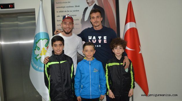  BŞBSporlu Ersel ve Yusuf Altyapıda Forma Giyen Genç Eldivenlerle Buluştu
