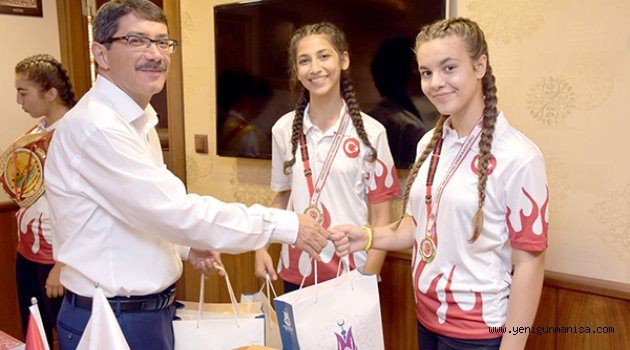 DAMLA DİNÇER MUAY THAİ’DE “DÜNYA ŞAMPİYONU” OLDU