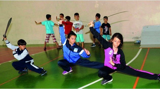 Hem Wushu Yapıyor Hem Eğleniyorlar