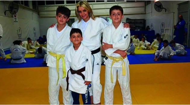Onlar Aile Boyu Judocu