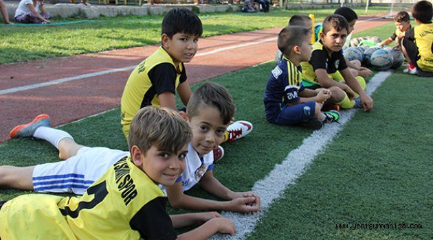 SALİHLİ SANAYSPOR ALT YAPI ÇALIŞMALARINA DEVAM EDİYOR