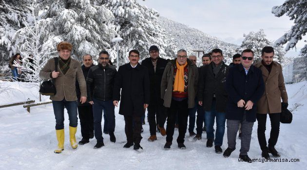 Şehzadeler Belediyesi gazetecileri Spil ‘de ağırladı