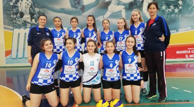YUNUSEMRE BELEDİYESPOR ‘LU KIZLARDAN ANLAMLI GALİBİYET(3-2)